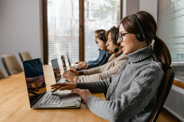 CRM para ONGs: Como Escolher a Ferramenta Certa para Gerir Doadores e Voluntários