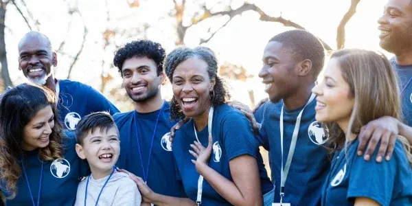 Como engajar e mobilizar voluntários para causas sociais