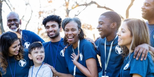 Como engajar e mobilizar voluntários para causas sociais